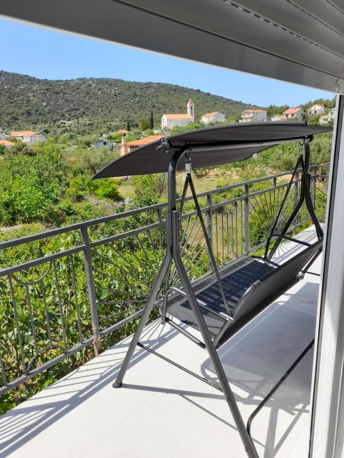 Sunny Holiday Vinišće Buitenkant foto