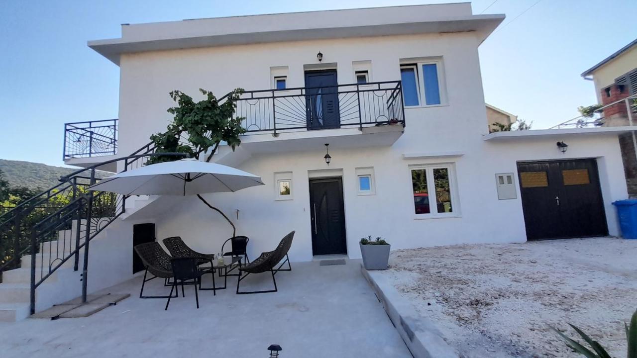 Sunny Holiday Vinišće Buitenkant foto